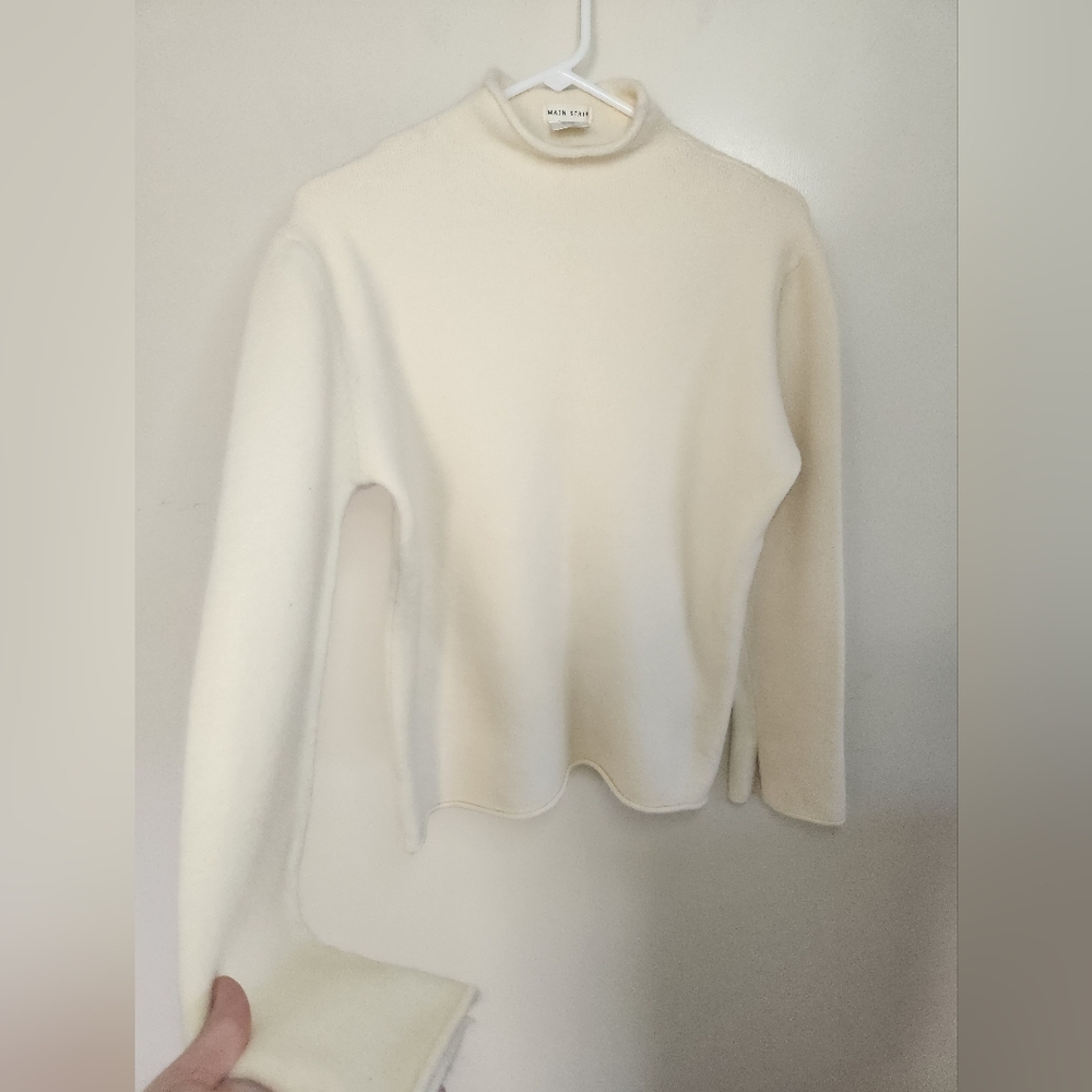 Main Strip Cream Turtleneck Sweater - Picture 6 of 9